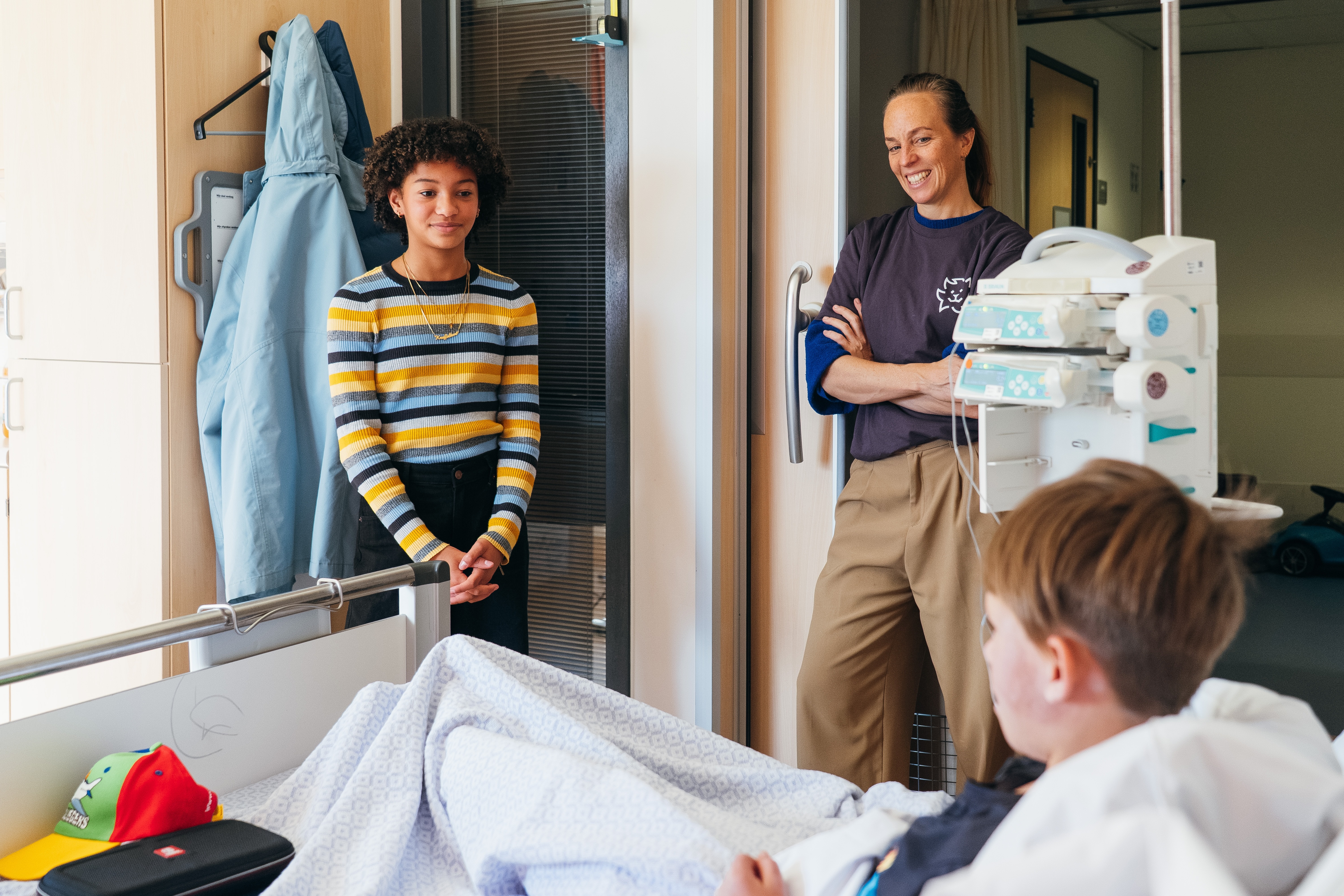 Actrice Niyara da Rocha Pereira (Koning van de zwervers) in het Wilhelmina Kinderziekenhuis