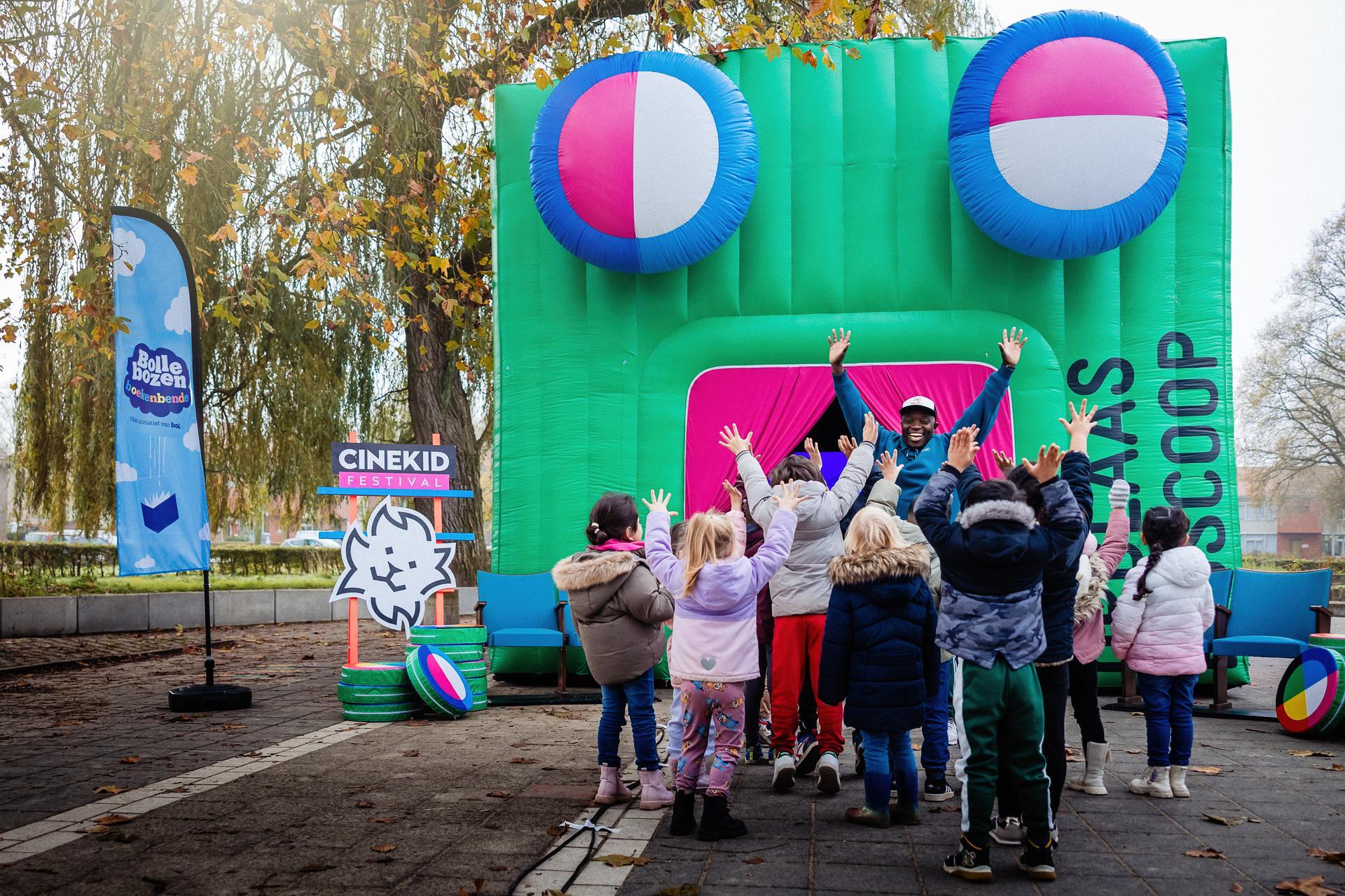 Opblaasbioscoop voor het eerst op tour door Nederland